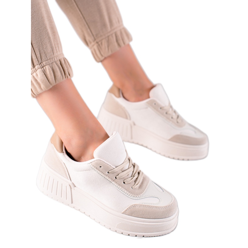 TRENDI Sneakers alla moda sulla piattaforma beige