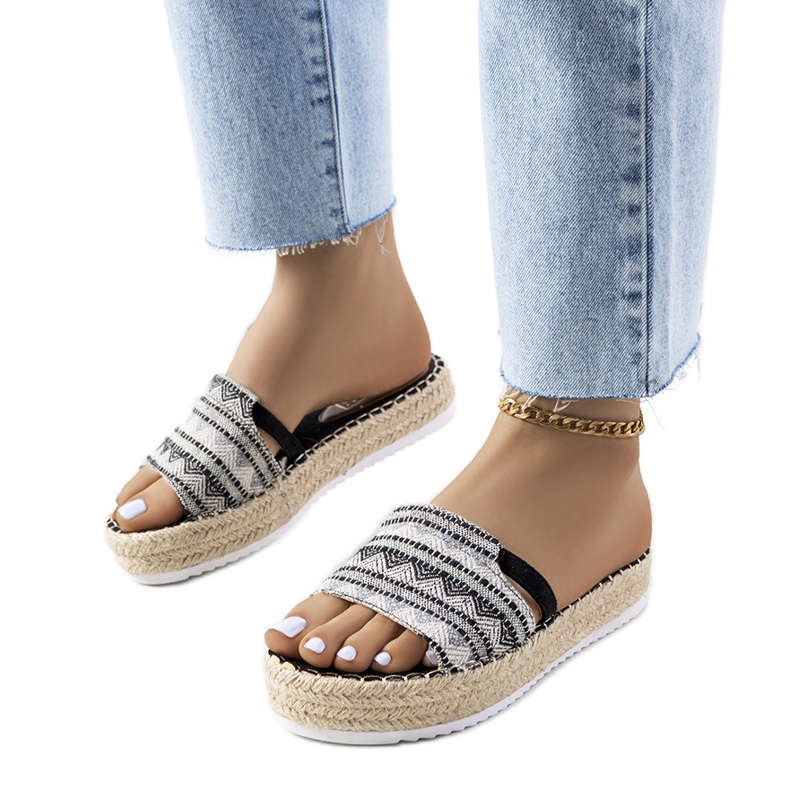 Ciabatte nere sulla piattaforma Ana nero