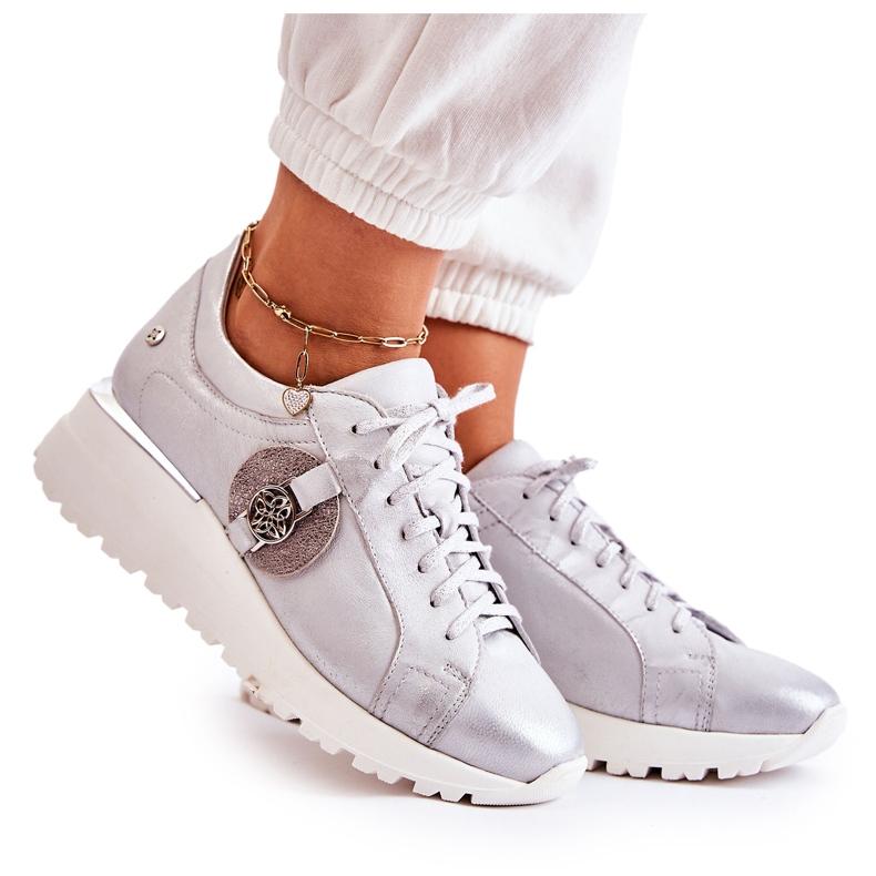 Scarpe sportive in pelle con zeppa Maciejka 05492-11 argento d'argento