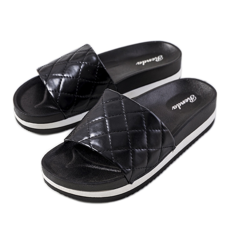 Ciabatte Hassell nere trapuntate nero