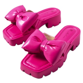Ciabatte rosa sulla suola del trattore Platt