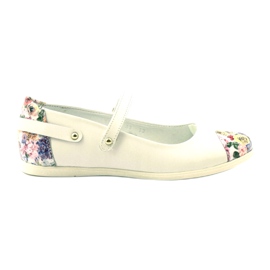 Ballerina in pelle femminile con fiori bianchi bartek bianco