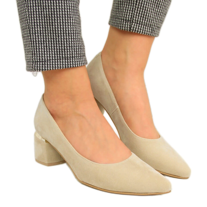 Décolleté su blocco decorativo, camoscio Juma beige