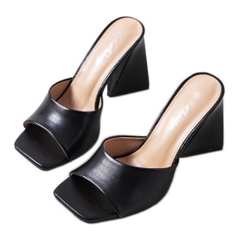 Ciabatte nere sul palo Istila nero