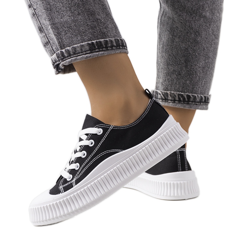 Sneakers nere sulla piattaforma Chovka nero