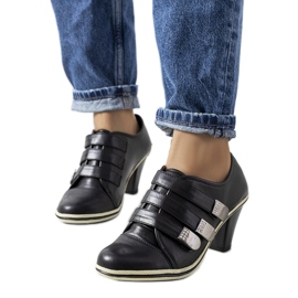 Scarpe brogue nere sul palo Payla nero