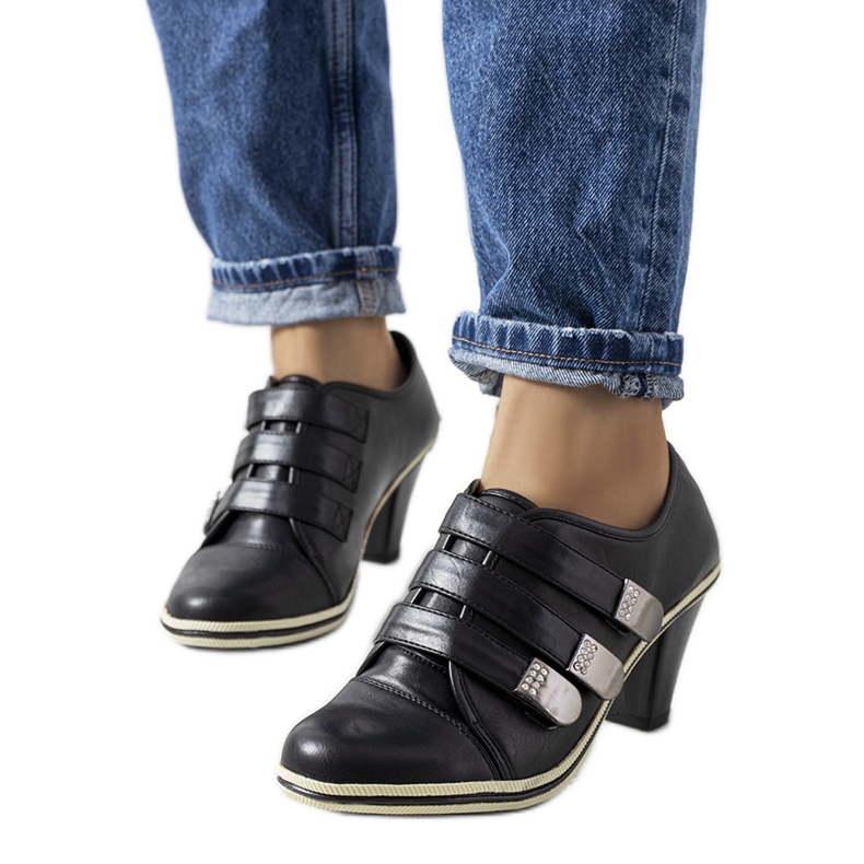 Scarpe brogue nere sul palo Payla nero