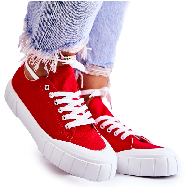 Sneakers da donna sulla piattaforma rossa rosso