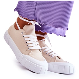 Sneakers da donna beige arriva sulla piattaforma