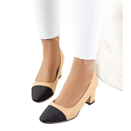 Décolleté beige sul palo di Henrie