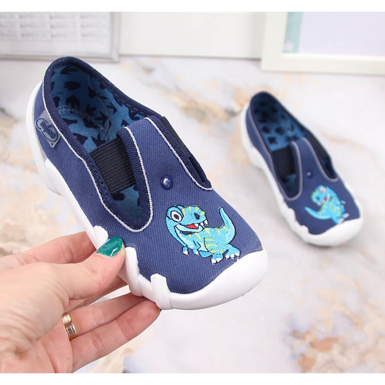 Ciabatte da bambino con elastico con slip di dinosauro su Befado blu navy