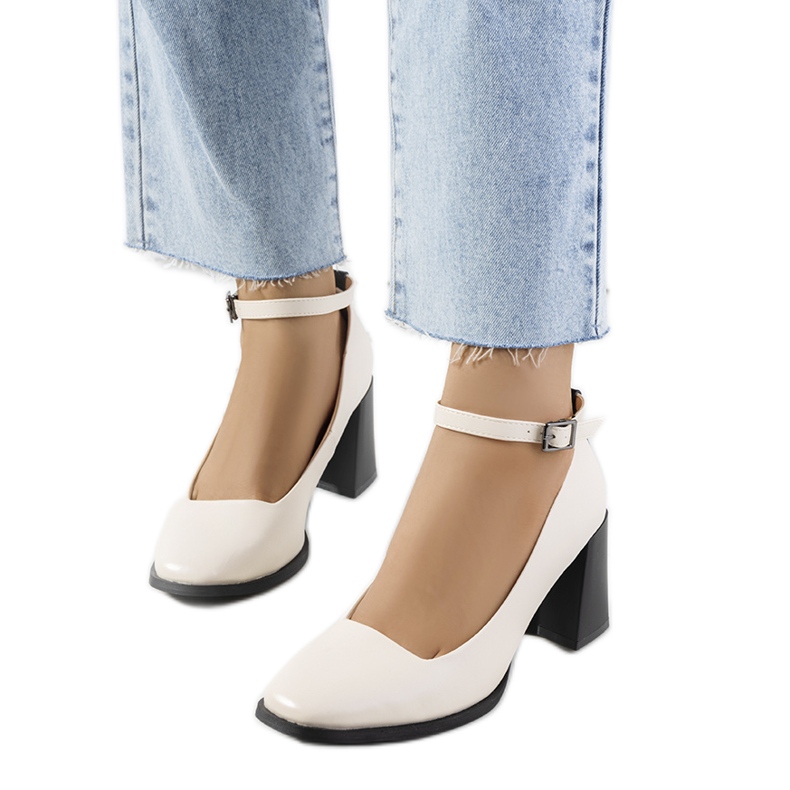 Décolleté beige con cinturino