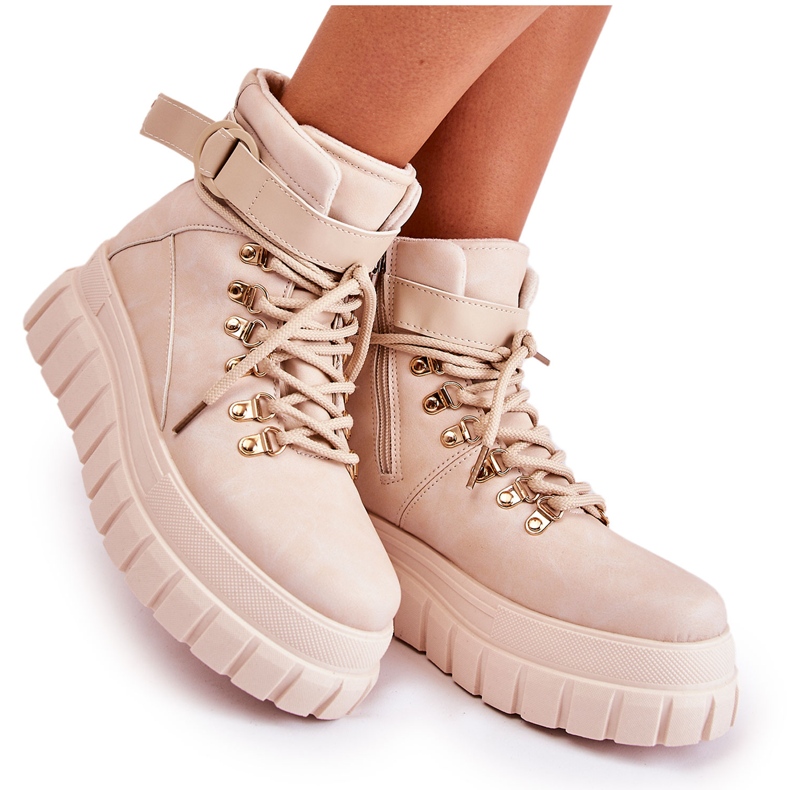 FB3 Stivali da donna alla moda su una piattaforma con una striscia beige chiaro La Blanca