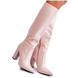 Stivali Costanza Beige Alla Moda Su Una Barra