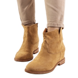 Stivaletti beige scuro con zeppa rivestita di Zoki