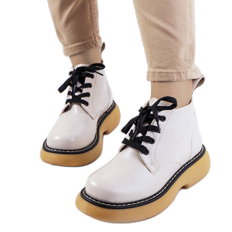 Stivali beige, tipo stivali Redelek