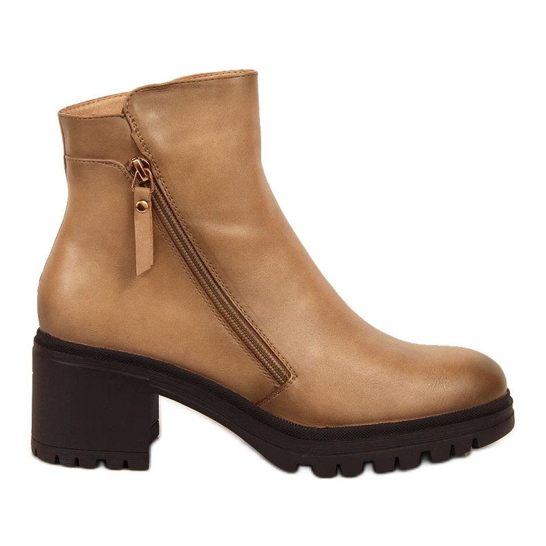 Stivali Vinceza beige isolati da donna