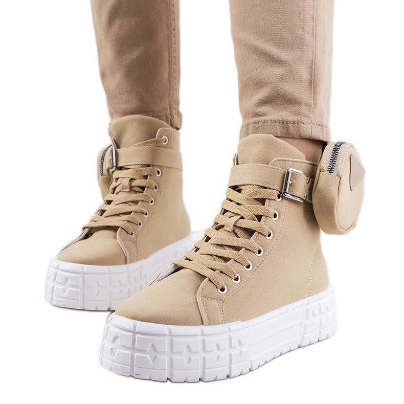 Sneakers beige sulla piattaforma Lambari