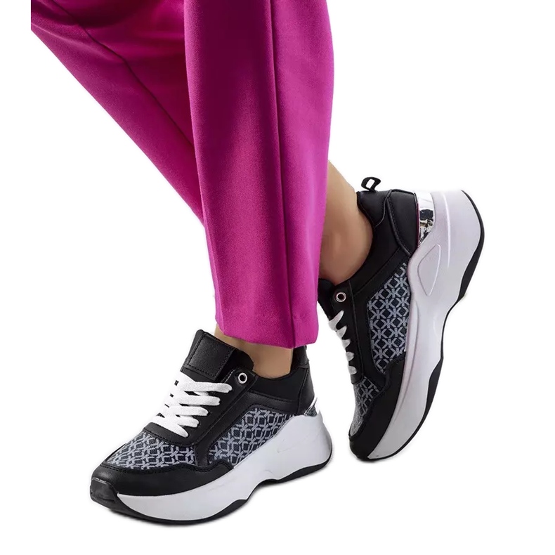 Sneakers sportive nere di Milano nero