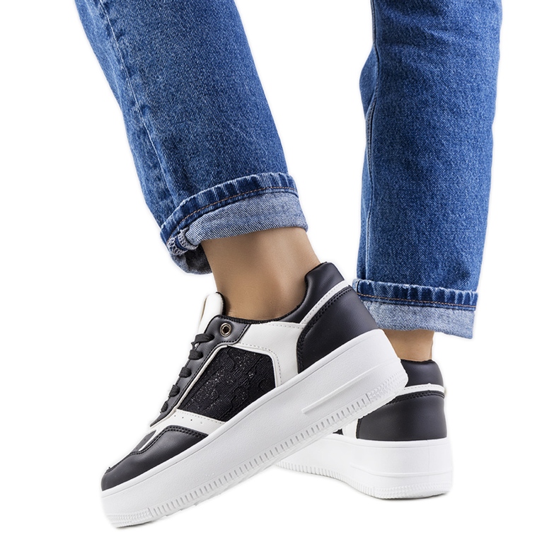 Sneakers nere sulla piattaforma Coronel nero