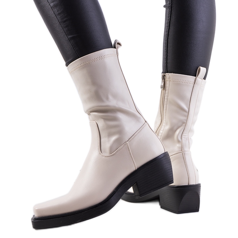 Stivali beige con tacco alto di Marisa