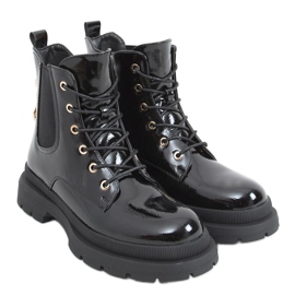 Stivaletti laccati con catena Jake Black nero