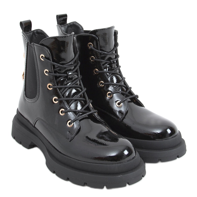 Stivaletti laccati con catena Jake Black nero