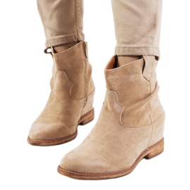 Stivali beige su una zeppa Hunjet indoor