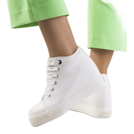 Sneakers bianche sulla zeppa Big Star EE274128 bianca