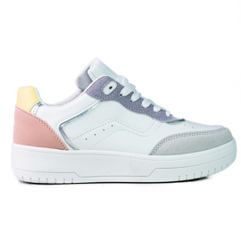 Scarpe sportive da donna Shelovet su una piattaforma bianca bianco