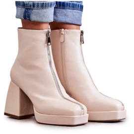 Stivali Da Donna Su Tacchi Grossi Con Una Cerniera Beige Carrera