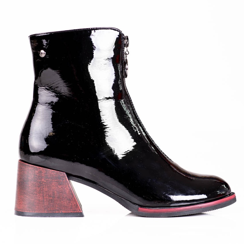 Stivali da donna in vernice con un elegante tacco Vinceza nero