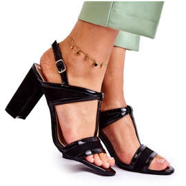 Sandali In Pelle Alla Moda Su Una Barra Nera Passione nero