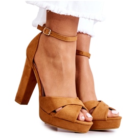 Sandali con tacco alto in pelle scamosciata color cammello marrone