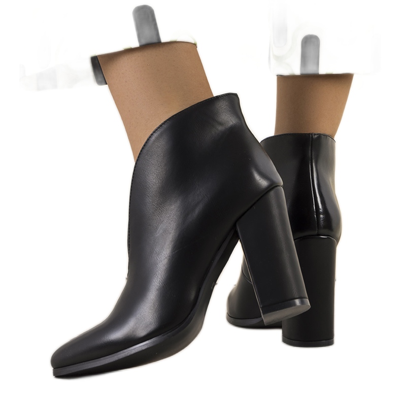 Stivaletti neri con taglio Rodri decorativo nero