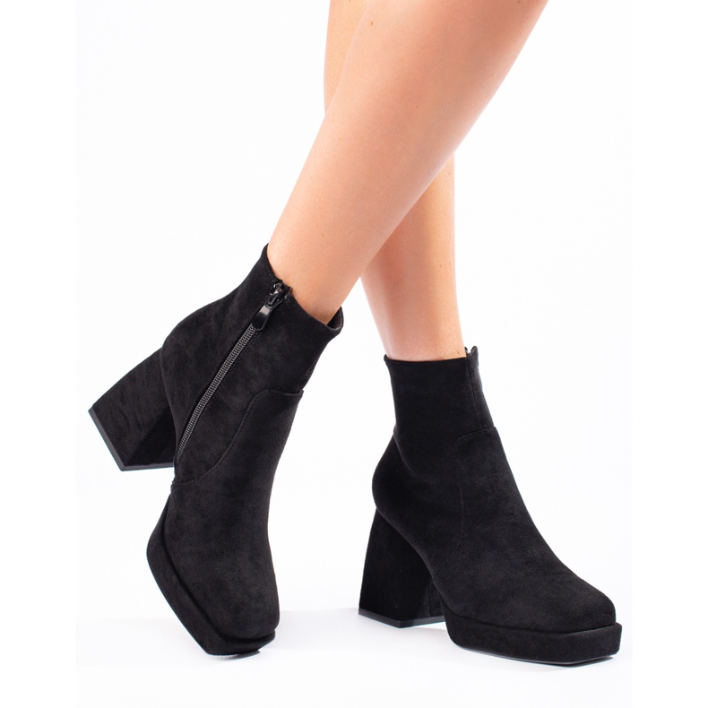 Stivaletti da donna con tacco largo, colore nero