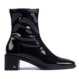Stivali da donna attillati realizzati in vernice Vinceza nero