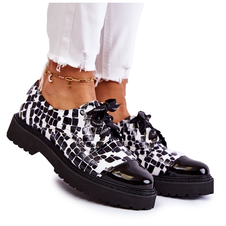 Scarpe stringate laccate Laura Messi 2441 Black and White bianca nero