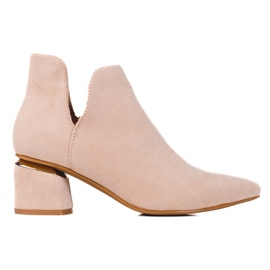 Stivali beige da donna con taglio Shelovet
