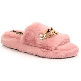 Le pantofole da donna sono peluche con una catena rosa