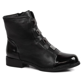 Stivali neri da donna con ornamento di Sabatina nera isolata nero