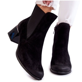 Stivali in pelle scamosciata da donna sul tallone Berit nero