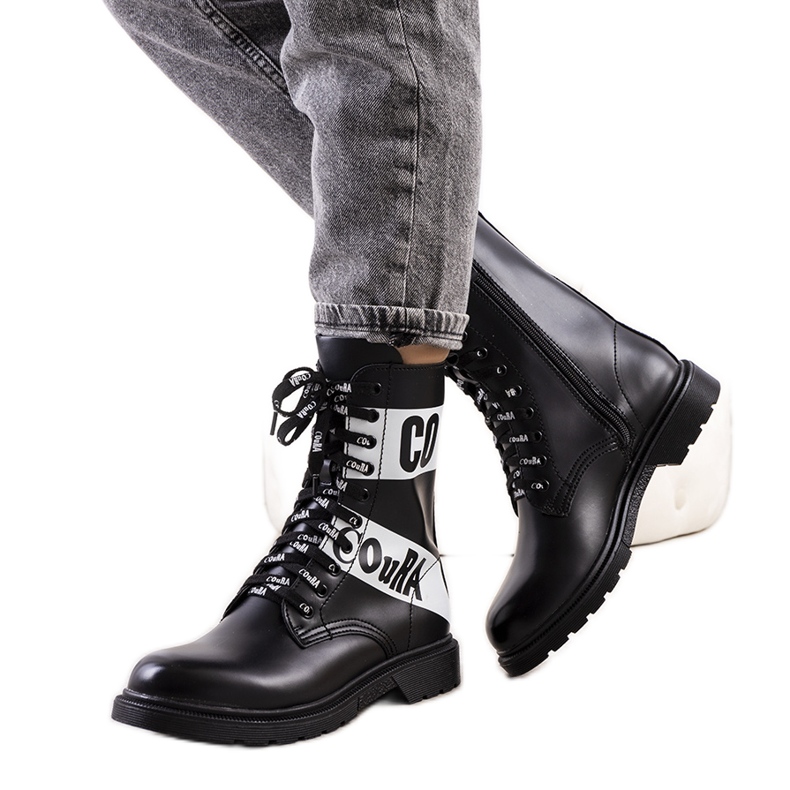 Trapper neri decorati con iscrizioni Mota nero