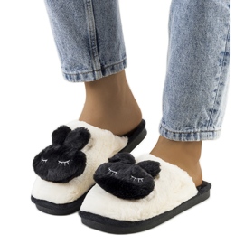 Inna Ciabatte nere con un coniglio Coniglio bianco