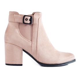 Stivaletti Chelsea da donna in camoscio beige sul post di Shelovet