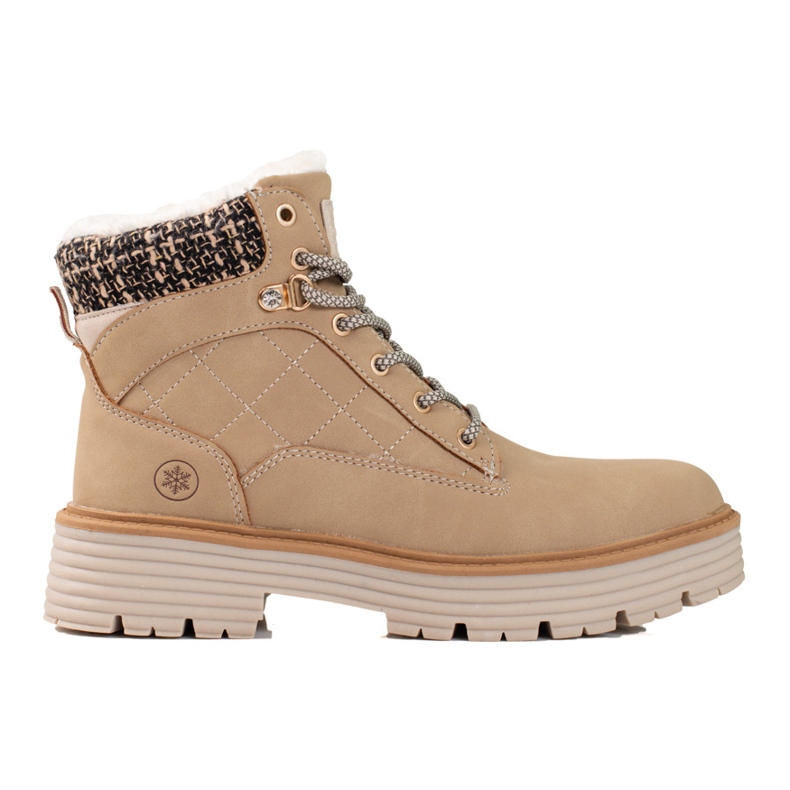 Trapper da donna isolati con pelliccia di shelovet beige