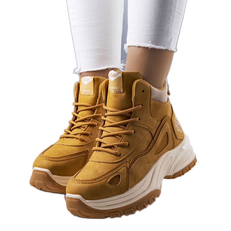Stivali cammello isolati LCJ-22-44-1354L Lee Cooper marrone