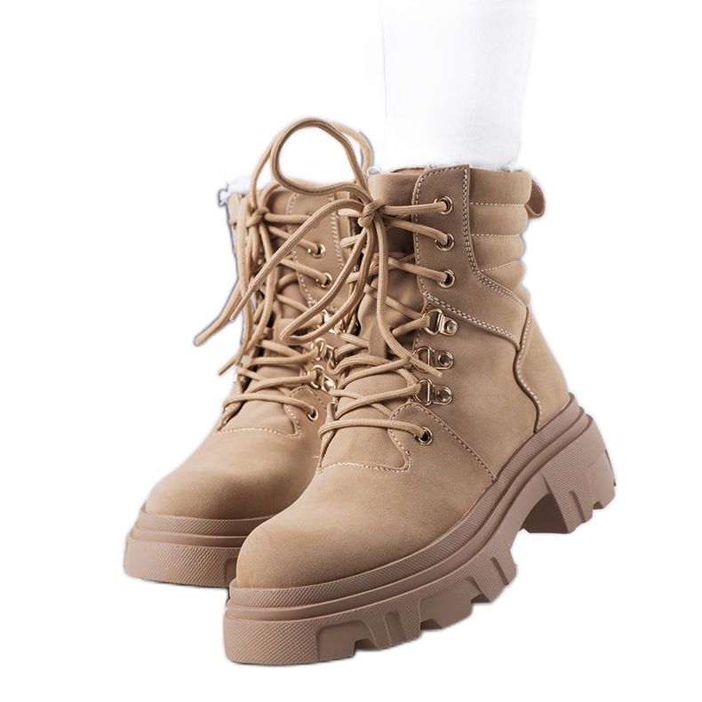 Stivali beige su una robusta suola Lyric