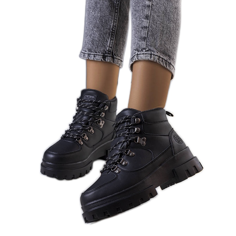 Stivali neri isolati LCJ-22-31-1435L Lee Cooper nero