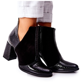Stivali da donna in pelle con tacco nero